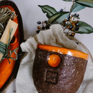 Kahverengi/Turuncu Seramik Doğal Soya Mumu | Portakal Kokulu | El Yapımı Ahşap Fitilli Mum