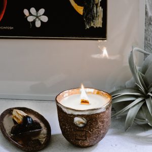 Kahverengi Seramik Gül Kokulu Doğal Soya Mumu | El Yapımı Mum | Ahşap Fitilli